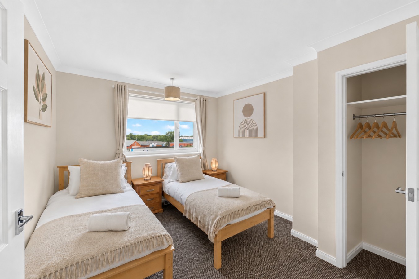 Central & Stylish House • Free Parking • Super-Fast Wifi • Smart TV • Garden • Self-Check-In in 160 Rothersthorpe Road - Property image 3 - VivreStays