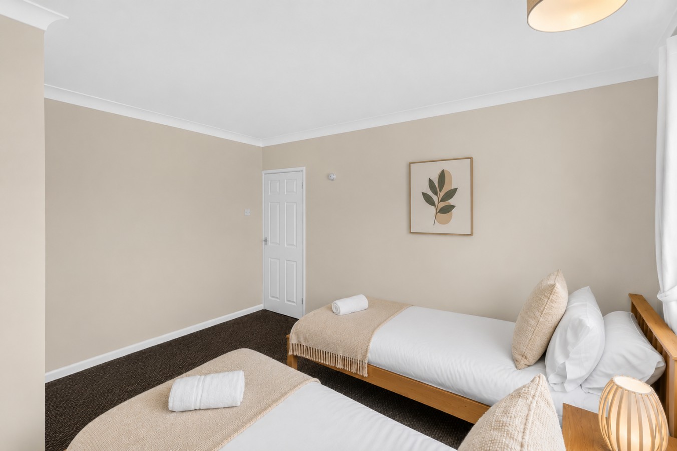 Central & Stylish House • Free Parking • Super-Fast Wifi • Smart TV • Garden • Self-Check-In in 160 Rothersthorpe Road - Property image 4 - VivreStays