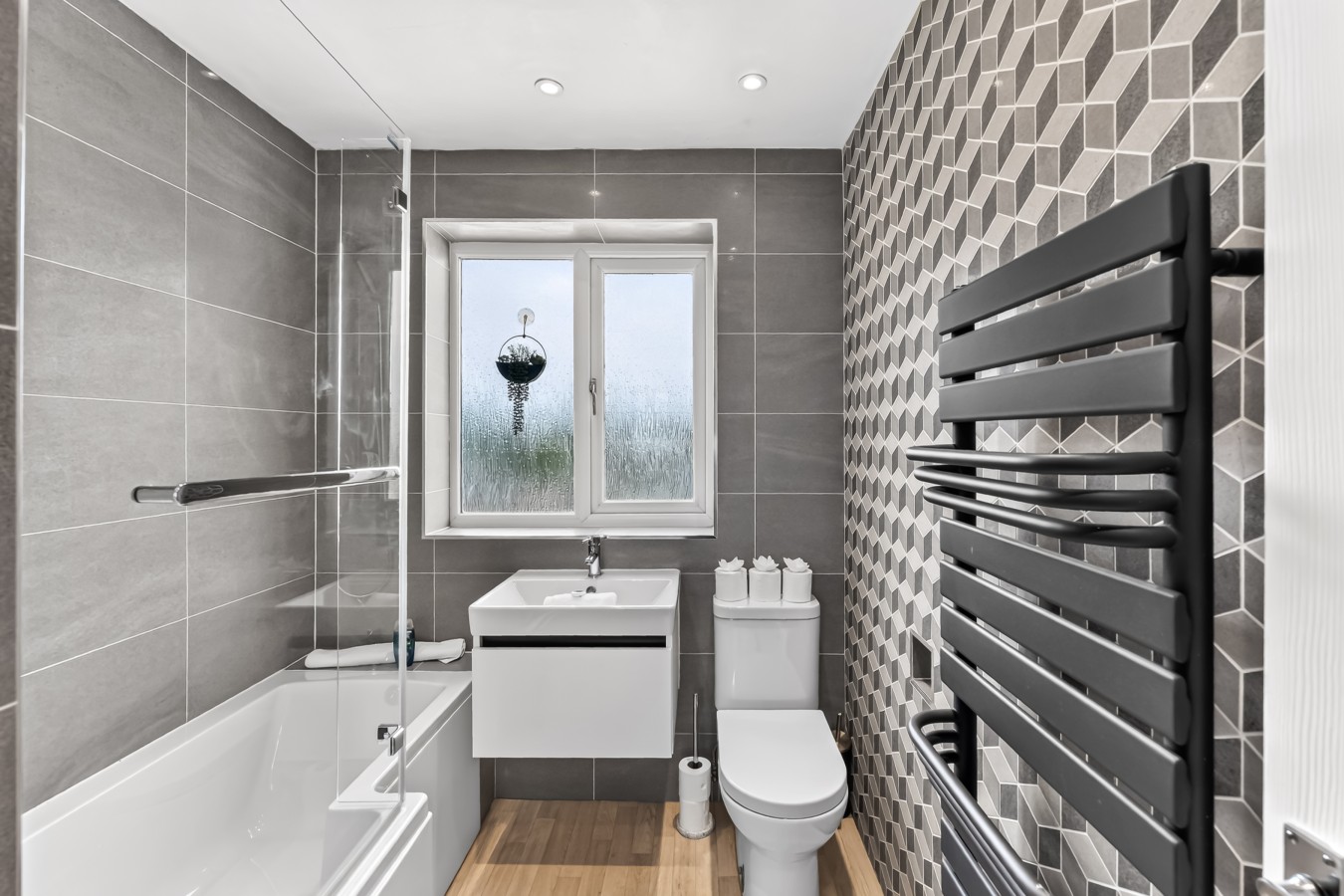 Central & Stylish House • Free Parking • Super-Fast Wifi • Smart TV • Garden • Self-Check-In in 160 Rothersthorpe Road - Property image 5 - VivreStays