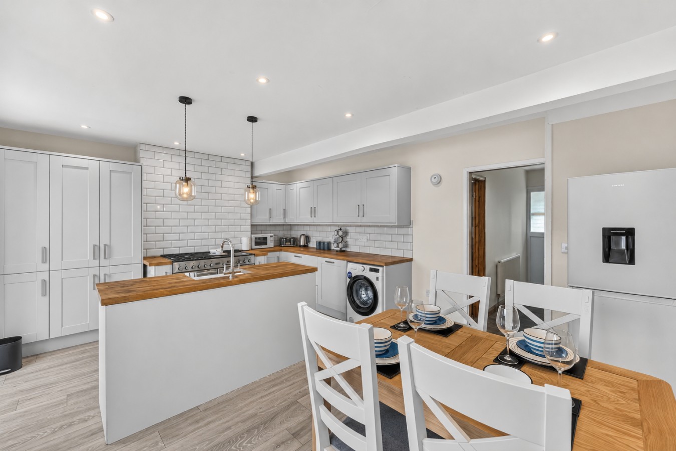 Central & Stylish House • Free Parking • Super-Fast Wifi • Smart TV • Garden • Self-Check-In in 160 Rothersthorpe Road - Property image 20 - VivreStays