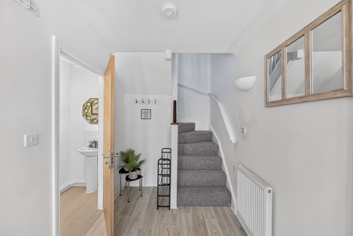 Detached 4BR House in Monkston Park • Driveway Parking • Work Desk • Super-Fast WiFi • Smart TVs • Self-Check-In in 9 Goldhawk - Property image 27 - VivreStays