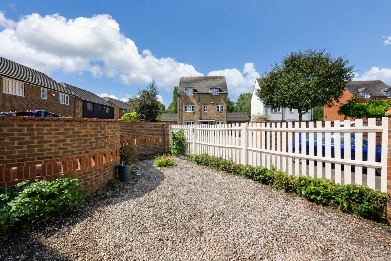 Detached 4BR House in Monkston Park • Driveway Parking • Work Desk • Super-Fast WiFi • Smart TVs • Self-Check-In in 9 Goldhawk - Property image 32 - VivreStays