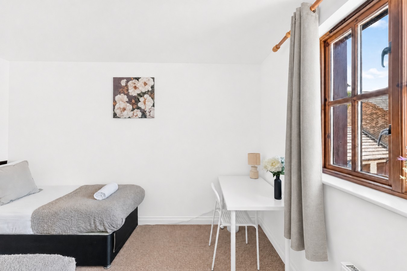 Detached 4BR House in Monkston Park • Driveway Parking • Work Desk • Super-Fast WiFi • Smart TVs • Self-Check-In in 9 Goldhawk - Property image 9 - VivreStays