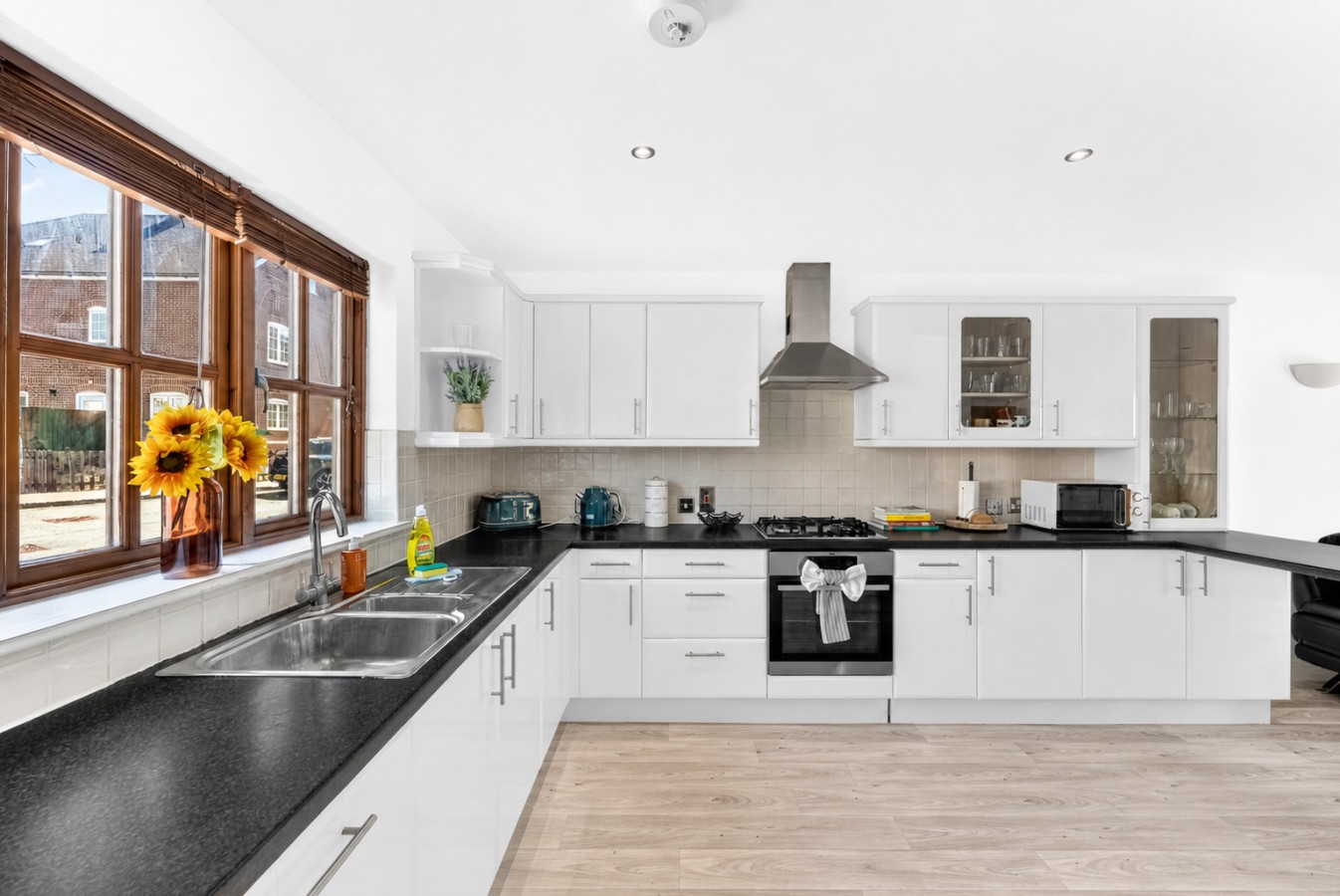 Detached 4BR House in Monkston Park • Driveway Parking • Work Desk • Super-Fast WiFi • Smart TVs • Self-Check-In in 9 Goldhawk - Property image 22 - VivreStays