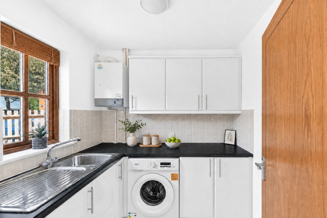 Detached 4BR House in Monkston Park • Driveway Parking • Work Desk • Super-Fast WiFi • Smart TVs • Self-Check-In in 9 Goldhawk - Property image 26 - VivreStays