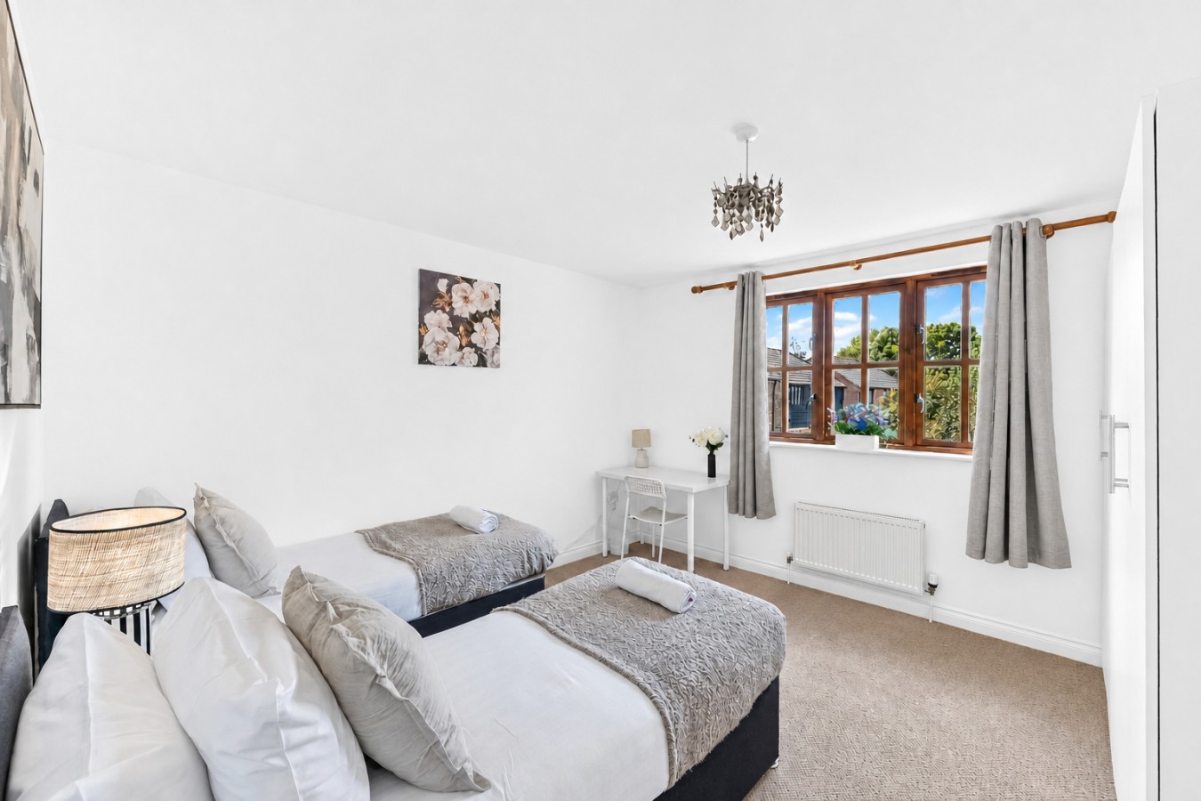Detached 4BR House in Monkston Park • Driveway Parking • Work Desk • Super-Fast WiFi • Smart TVs • Self-Check-In in 9 Goldhawk - Property image 7 - VivreStays
