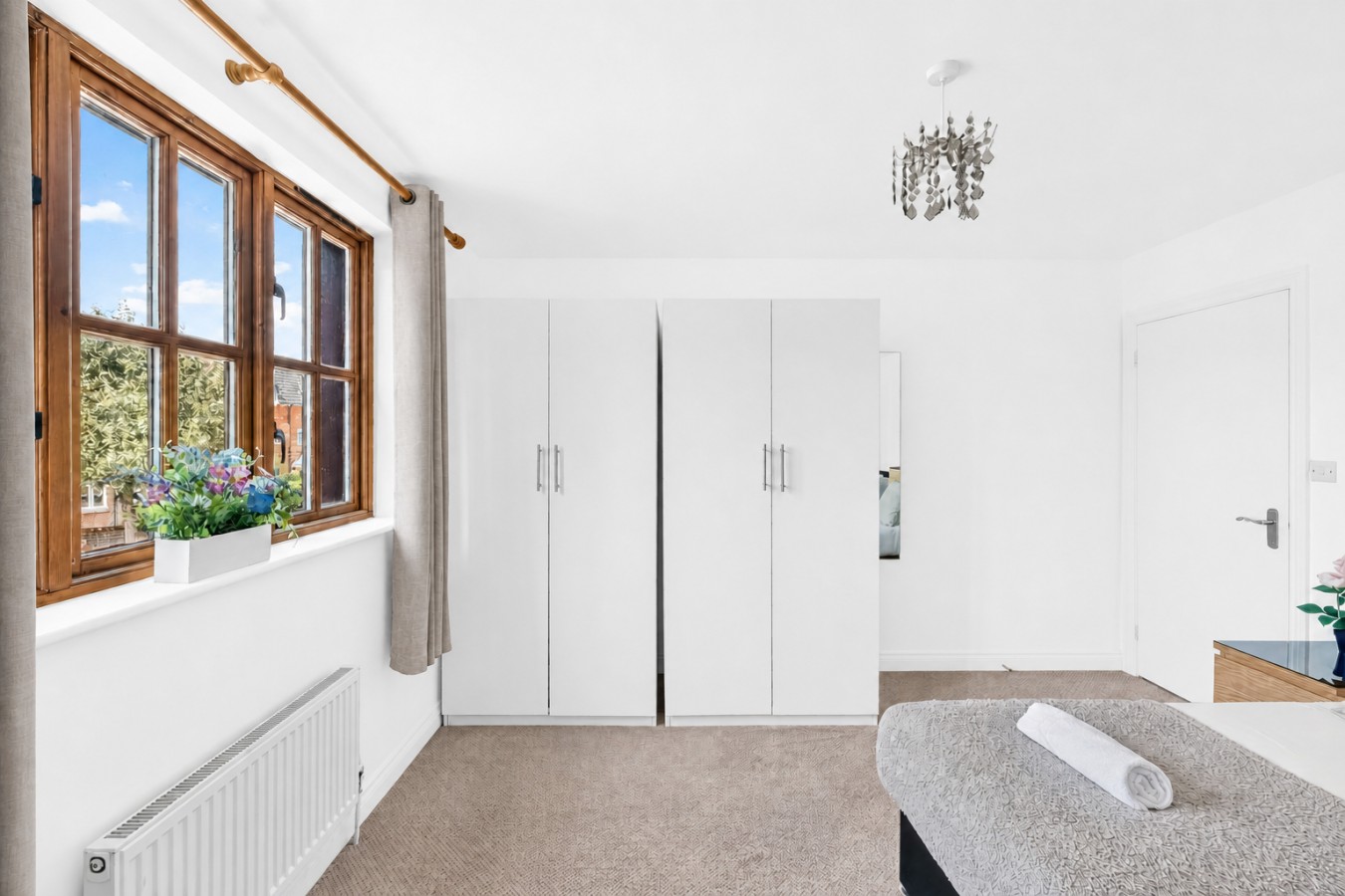 Detached 4BR House in Monkston Park • Driveway Parking • Work Desk • Super-Fast WiFi • Smart TVs • Self-Check-In in 9 Goldhawk - Property image 8 - VivreStays