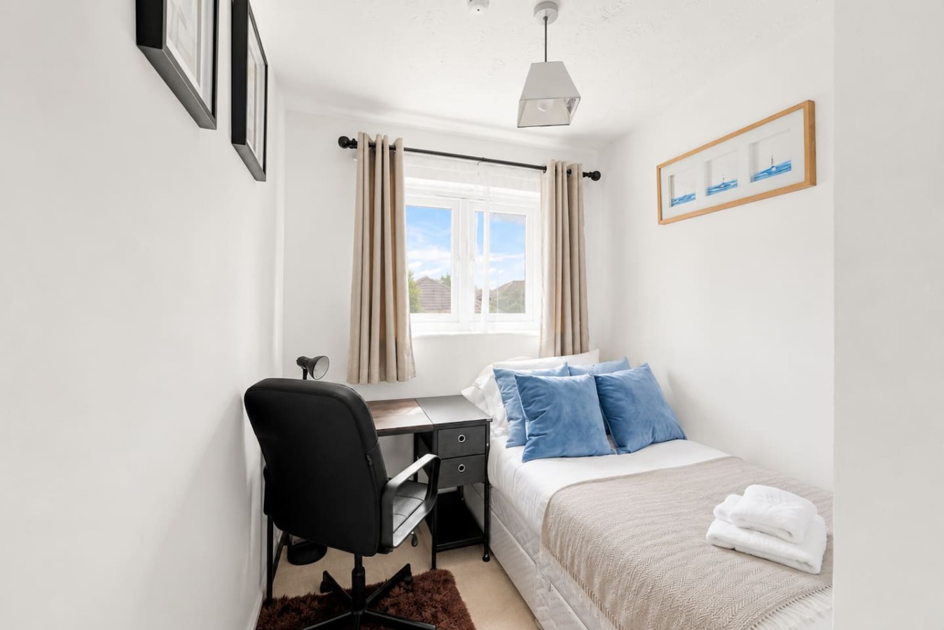 Wavendon House • Driveway Parking • Workspace • Smart TVs • Super-Fast Wifi • Self-Check In in 12 Burano Grove - Property image 10 - VivreStays