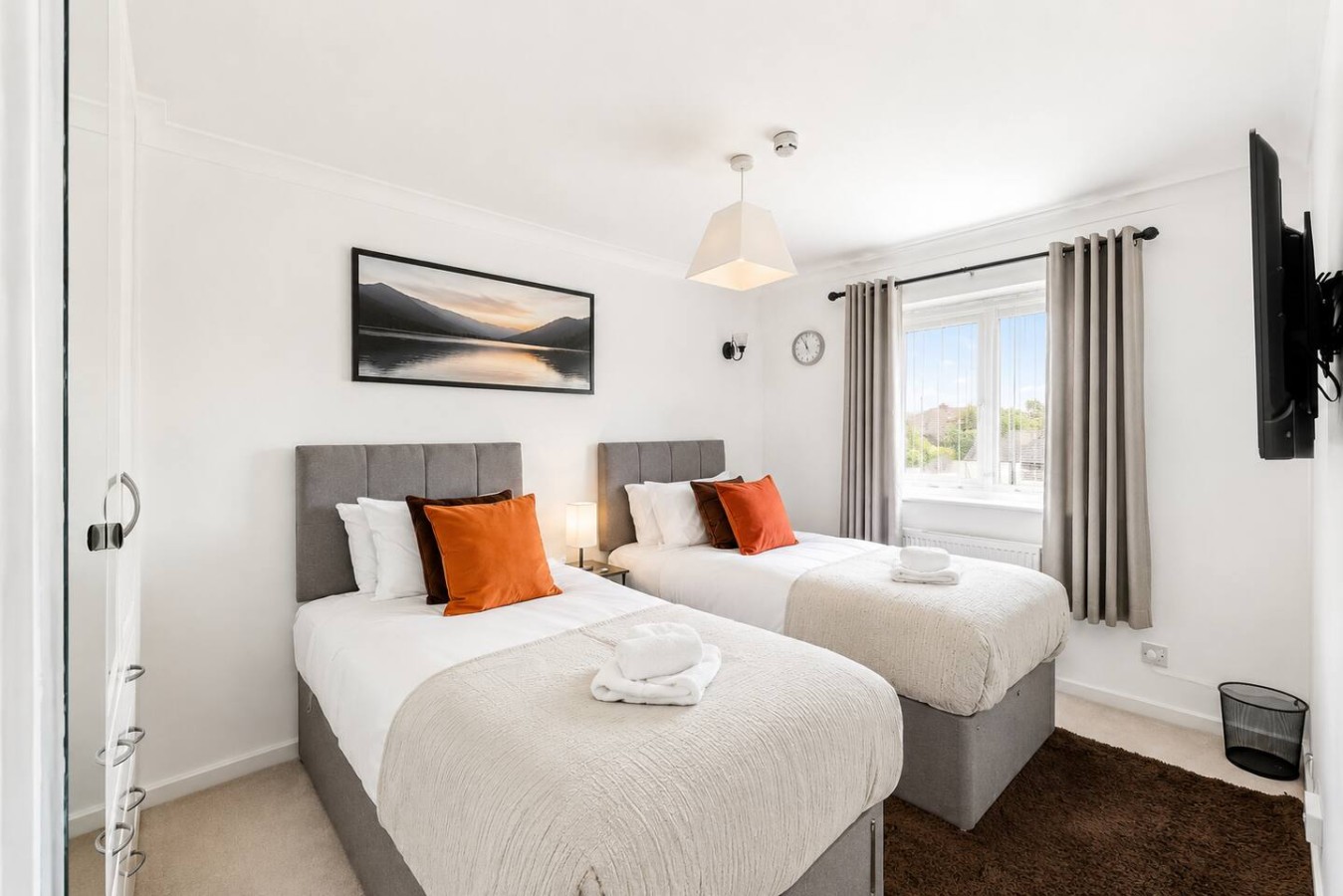 Wavendon House • Driveway Parking • Workspace • Smart TVs • Super-Fast Wifi • Self-Check In in 12 Burano Grove - Property image 2 - VivreStays