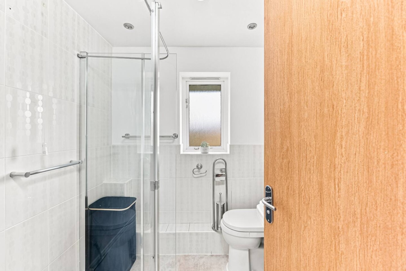 Wavendon House • Driveway Parking • Workspace • Smart TVs • Super-Fast Wifi • Self-Check In in 12 Burano Grove - Property image 5 - VivreStays