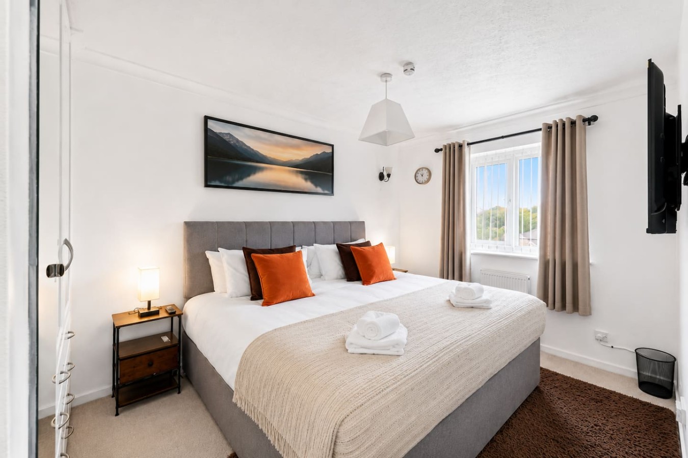 Wavendon House • Driveway Parking • Workspace • Smart TVs • Super-Fast Wifi • Self-Check In in 12 Burano Grove - Property image 3 - VivreStays