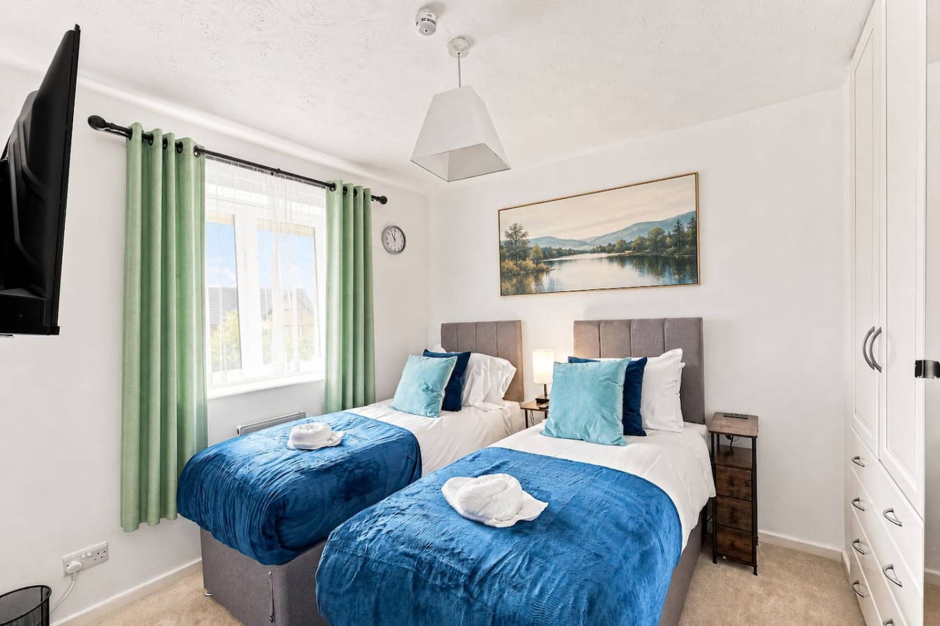 Wavendon House • Driveway Parking • Workspace • Smart TVs • Super-Fast Wifi • Self-Check In in 12 Burano Grove - Property image 7 - VivreStays
