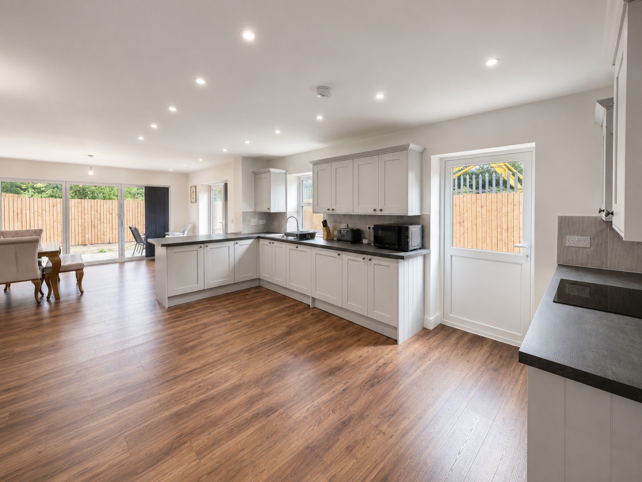 The Riverside • 4 BR 4 Bath • New Build House • Sleeps 7 • Driveway Parking in High Street - Property image 24 - VivreStays