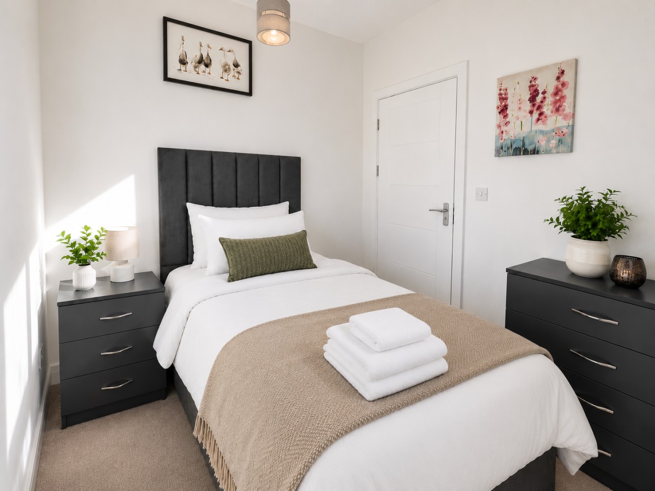 The Riverside • 4 BR 4 Bath • New Build House • Sleeps 7 • Driveway Parking in High Street - Property image 16 - VivreStays