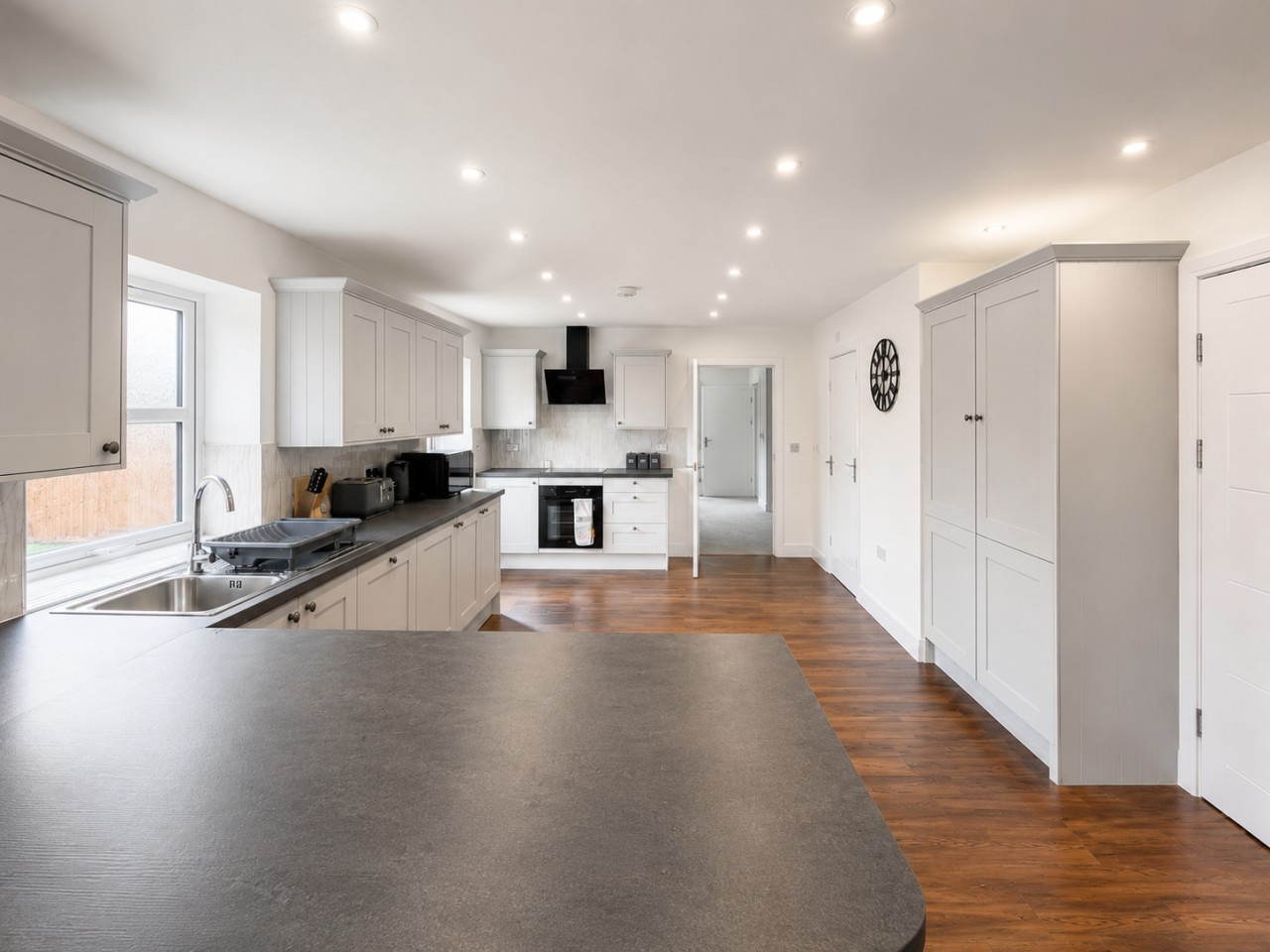 The Riverside • 4 BR 4 Bath • New Build House • Sleeps 7 • Driveway Parking in High Street - Property image 26 - VivreStays