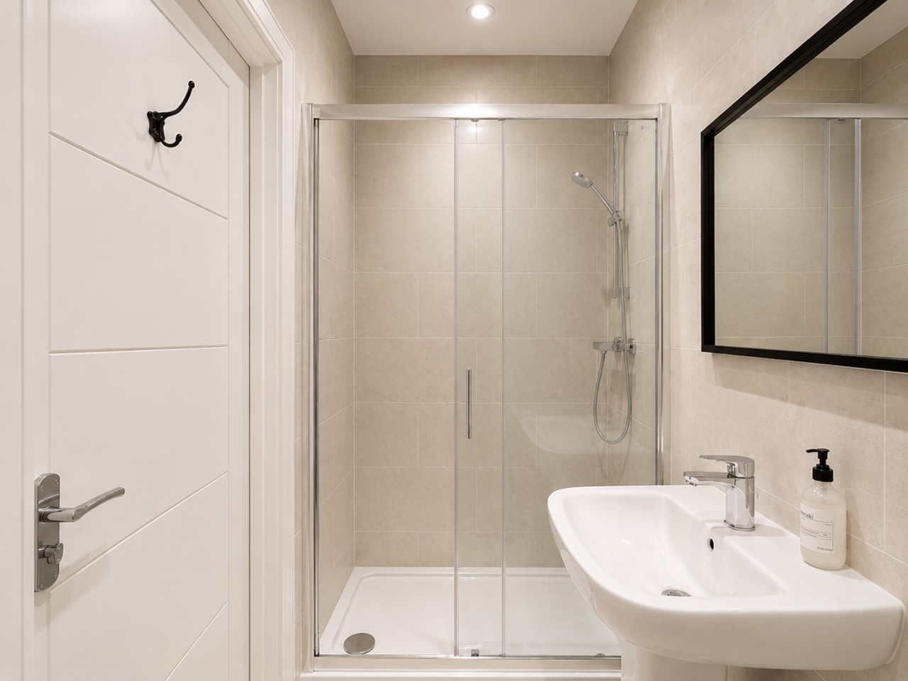 The Riverside • 4 BR 4 Bath • New Build House • Sleeps 7 • Driveway Parking in High Street - Property image 5 - VivreStays