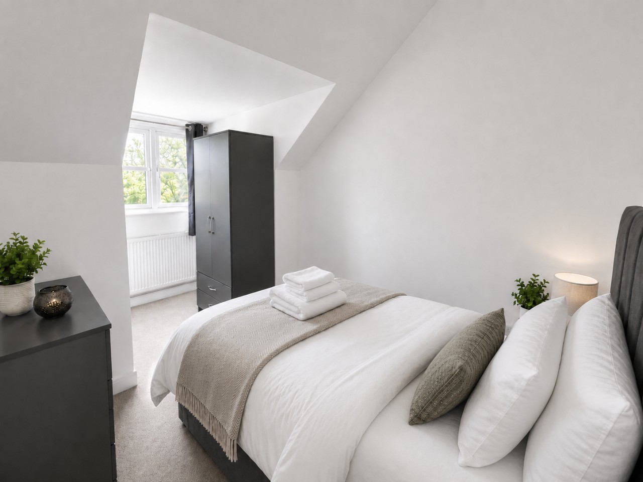 The Riverside • 4 BR 4 Bath • New Build House • Sleeps 7 • Driveway Parking in High Street - Property image 17 - VivreStays