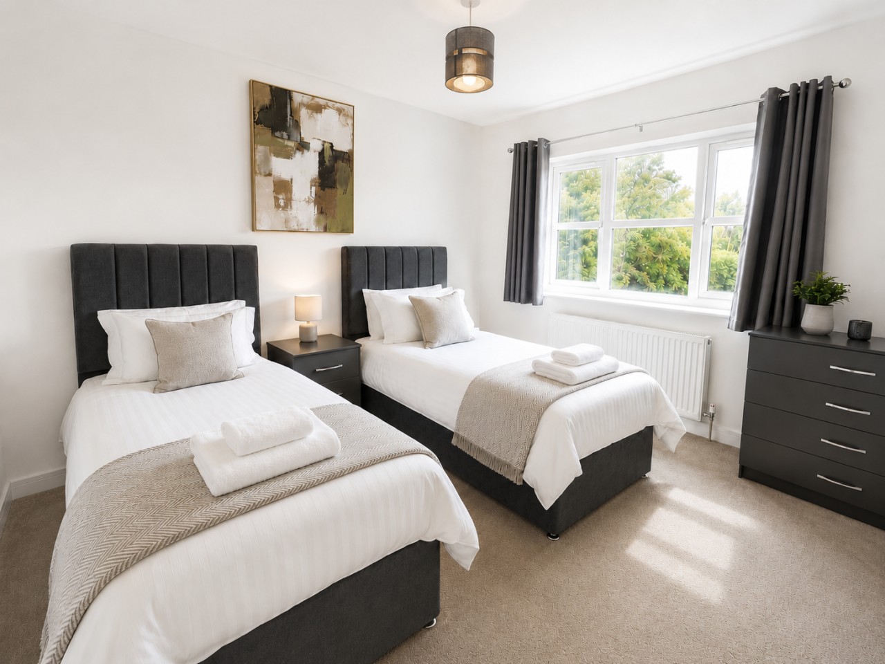 The Riverside • 4 BR 4 Bath • New Build House • Sleeps 7 • Driveway Parking in High Street - Property image 7 - VivreStays