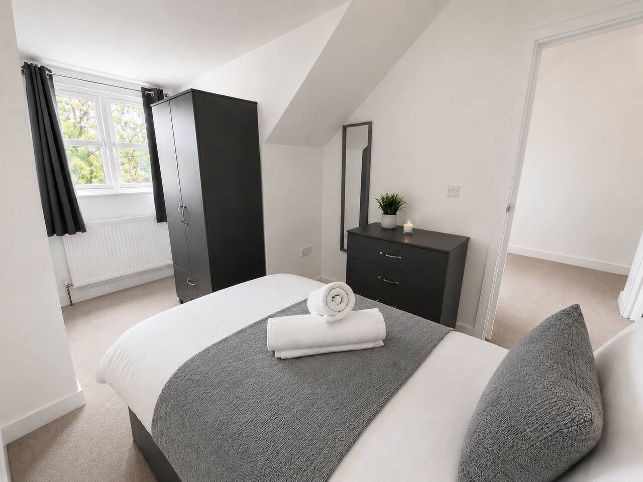 The Hayloft • 4 Bedroom 4 Bathroom • New Build House • Sleeps 7 • Driveway Parking in High Street - Property image 17 - VivreStays