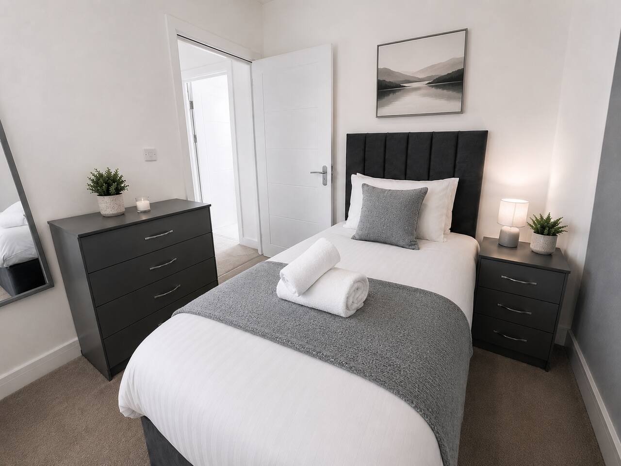 The Hayloft • 4 Bedroom 4 Bathroom • New Build House • Sleeps 7 • Driveway Parking in High Street - Property image 16 - VivreStays