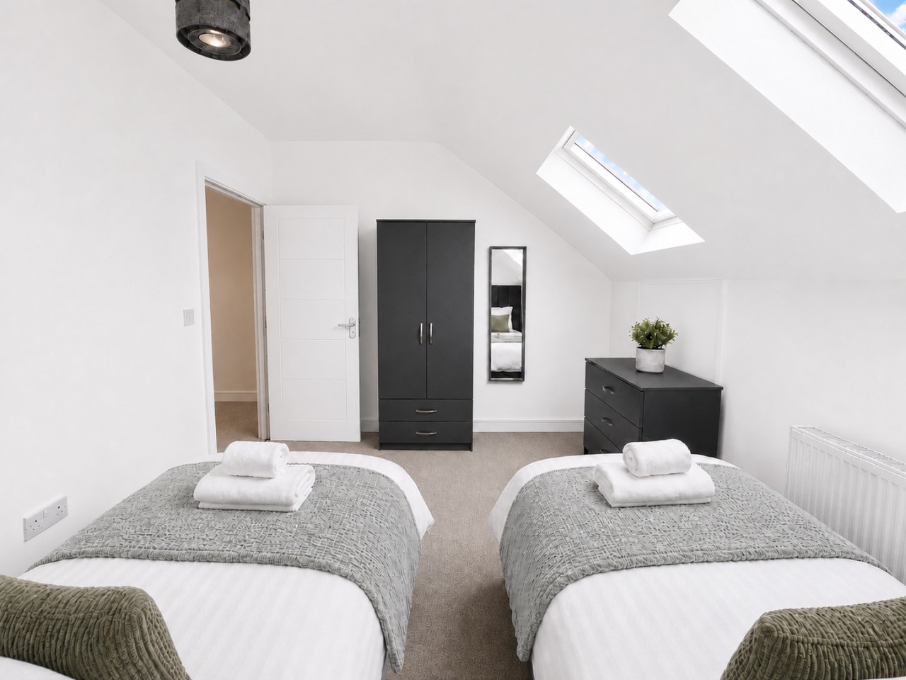 The Hayloft • 4 Bedroom 4 Bathroom • New Build House • Sleeps 7 • Driveway Parking in High Street - Property image 14 - VivreStays