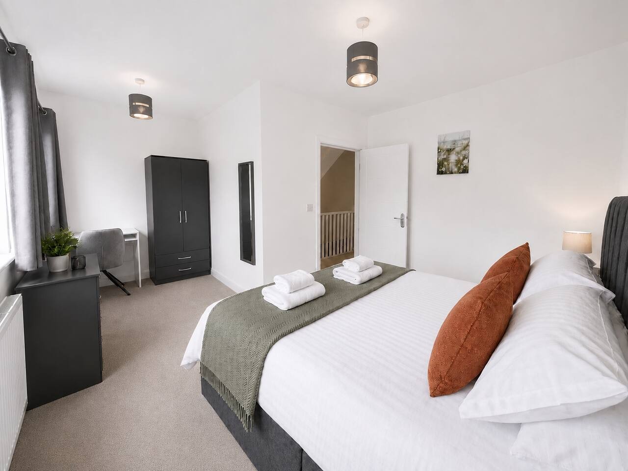 The Hayloft • 4 Bedroom 4 Bathroom • New Build House • Sleeps 7 • Driveway Parking in High Street - Property image 9 - VivreStays