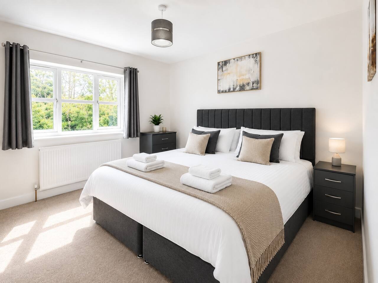 8 BR • 8 Bath • Sleeps 14 • Driveway Location • Cul-De-Sac • Work Desk • Smart TV in High Street - Property image 28 - VivreStays