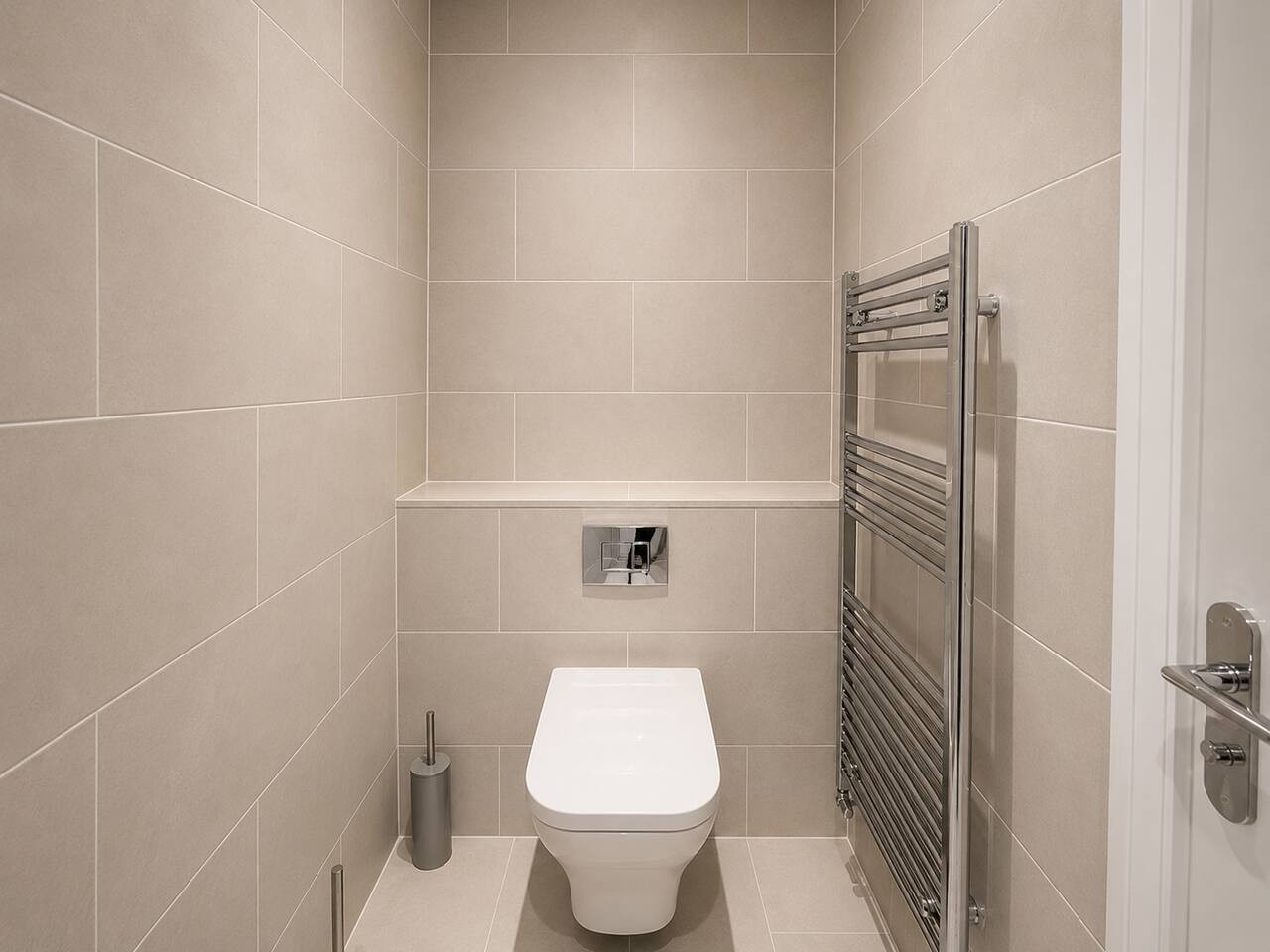 8 BR • 8 Bath • Sleeps 14 • Driveway Location • Cul-De-Sac • Work Desk • Smart TV in High Street - Property image 6 - VivreStays