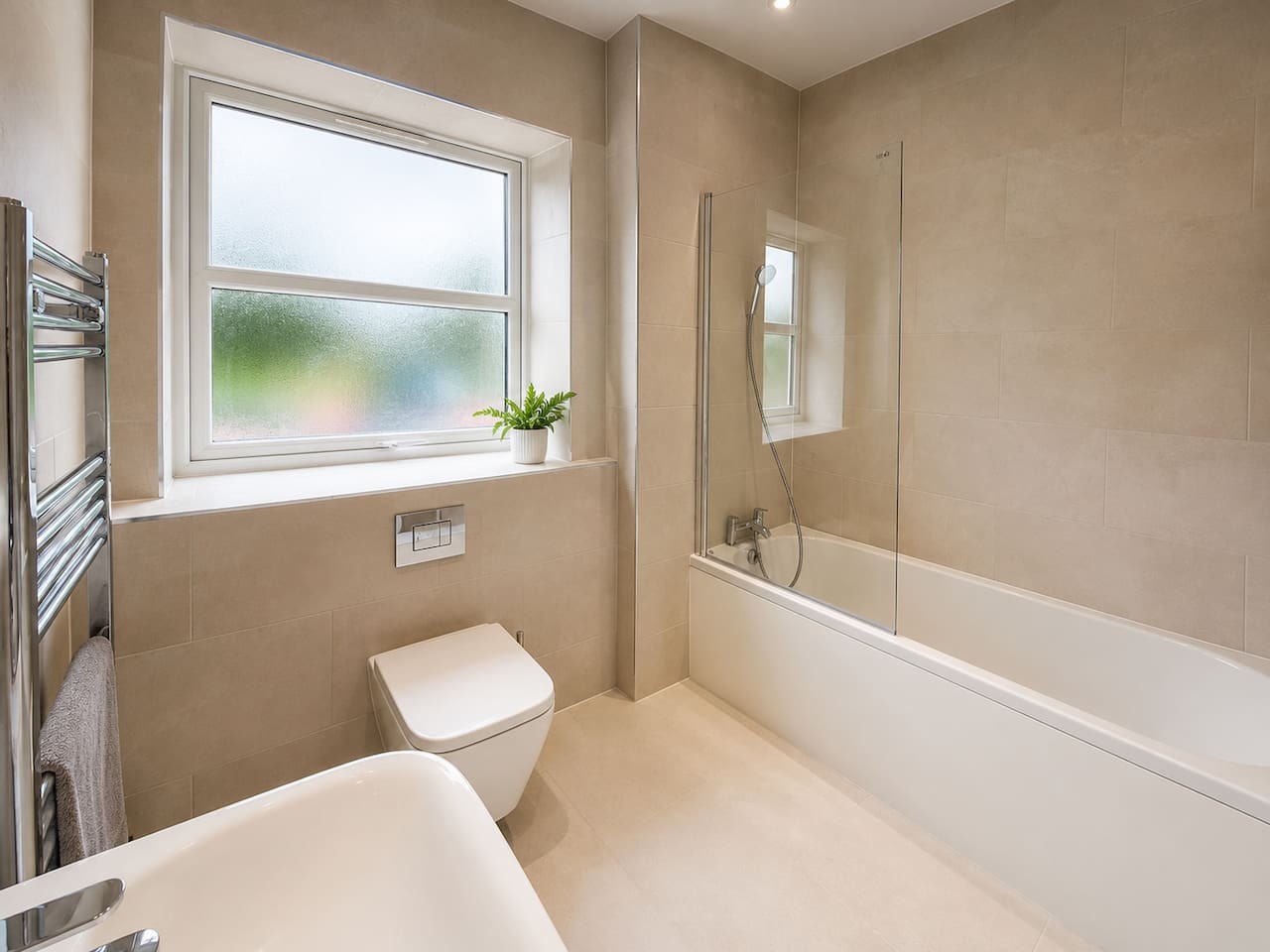 8 BR • 8 Bath • Sleeps 14 • Driveway Location • Cul-De-Sac • Work Desk • Smart TV in High Street - Property image 35 - VivreStays