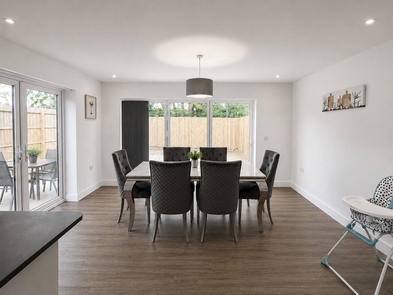 8 BR • 8 Bath • Sleeps 14 • Driveway Location • Cul-De-Sac • Work Desk • Smart TV in High Street - Property image 25 - VivreStays