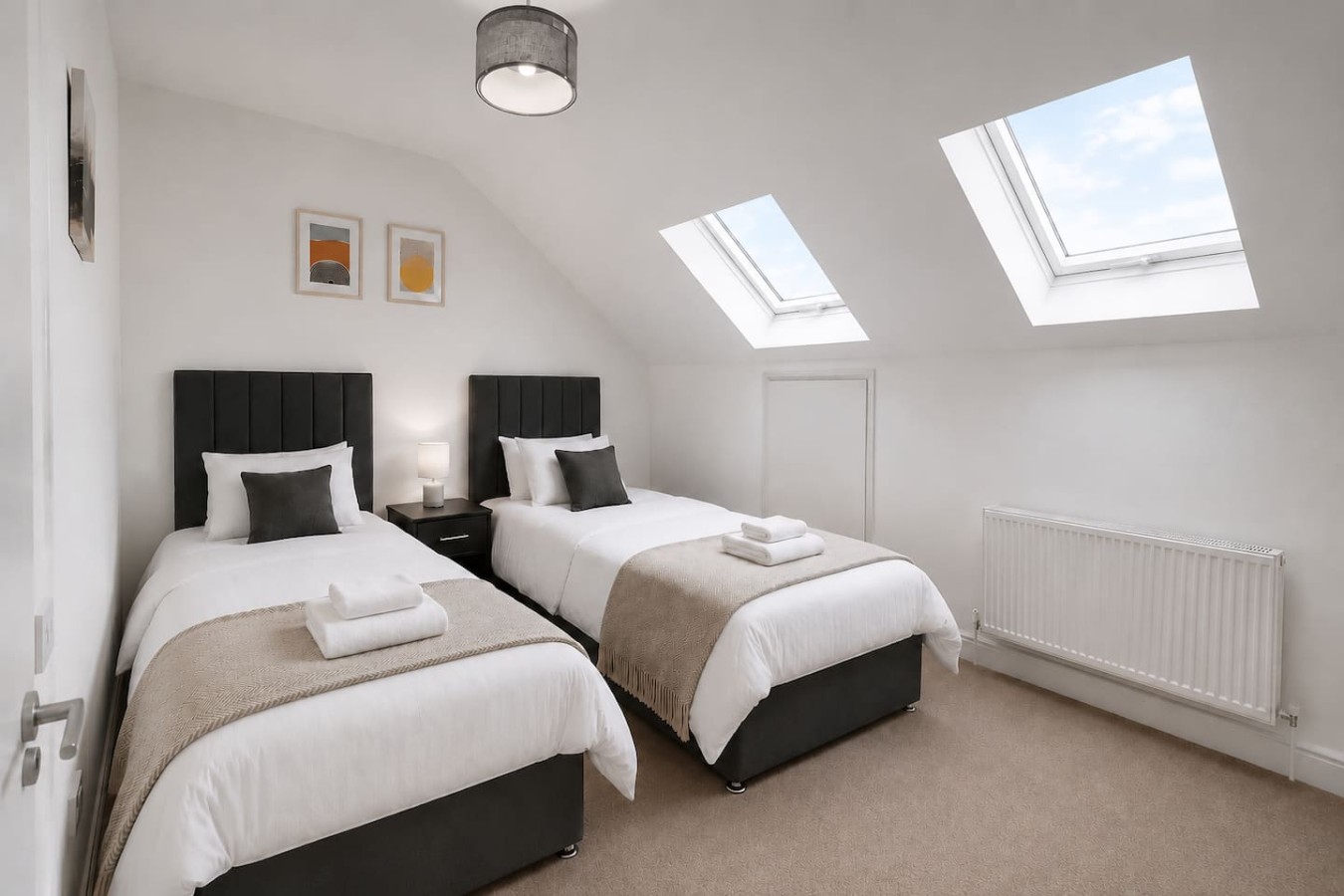 8 BR • 8 Bath • Sleeps 14 • Driveway Location • Cul-De-Sac • Work Desk • Smart TV in High Street - Property image 37 - VivreStays