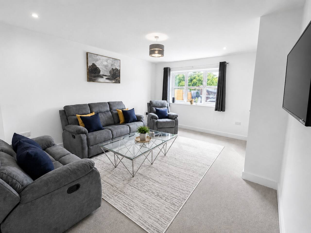 8 BR • 8 Bath • Sleeps 14 • Driveway Location • Cul-De-Sac • Work Desk • Smart TV in High Street - Property image 45 - VivreStays