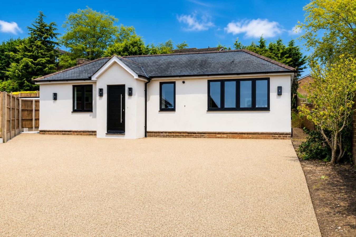 Brand New • Bungalow • Driveway Parking • Office • Fast-WIFI • Smart TV • Self-Check-In in 76 Ampthill Road - Property image 17 - VivreStays