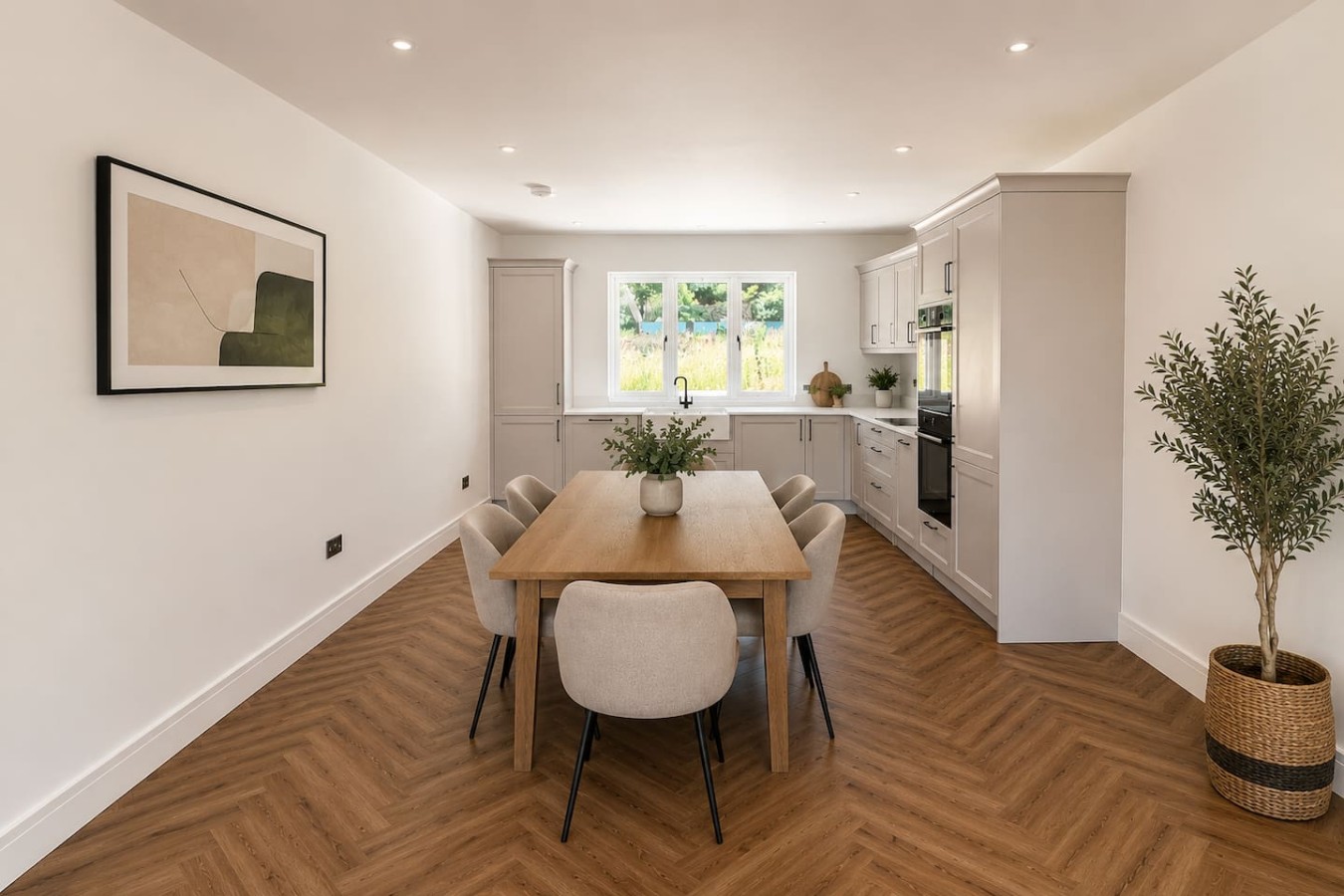 Brand New • Bungalow • Driveway Parking • Office • Fast-WIFI • Smart TV • Self-Check-In in 76 Ampthill Road - Property image 12 - VivreStays
