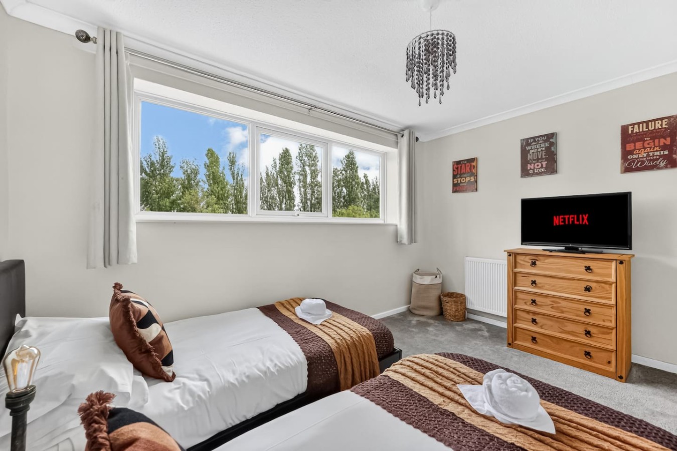 Waterside House • Close to City Centre • Sleeps 6 • Driveway Parking • Smart TVs in Bedrooms • Fast Wifi • Work Desk • Self-Check-In in 99 Waterside - Property image 15 - VivreStays