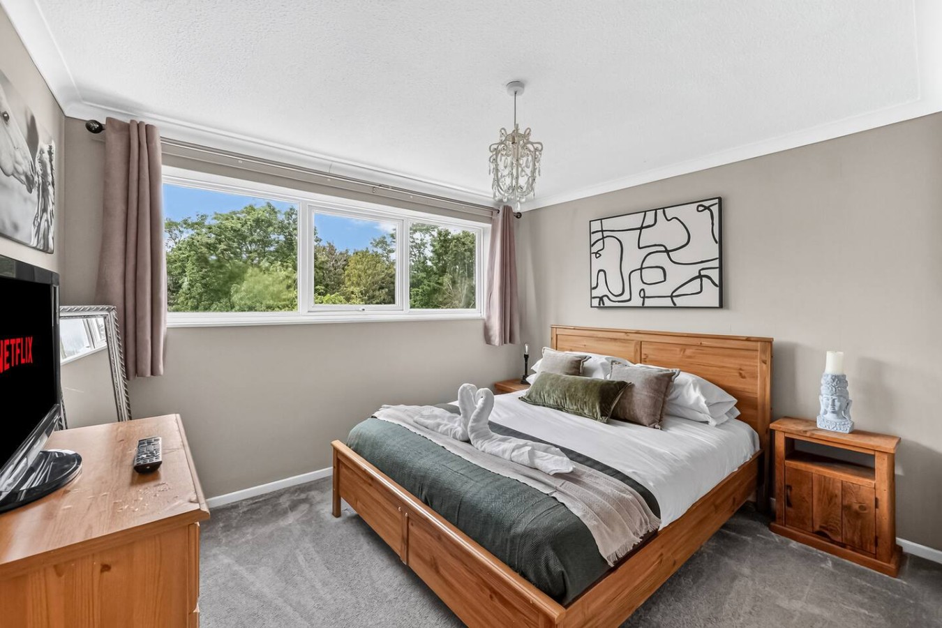 Waterside House • Close to City Centre • Sleeps 6 • Driveway Parking • Smart TVs in Bedrooms • Fast Wifi • Work Desk • Self-Check-In in 99 Waterside - Property image 10 - VivreStays