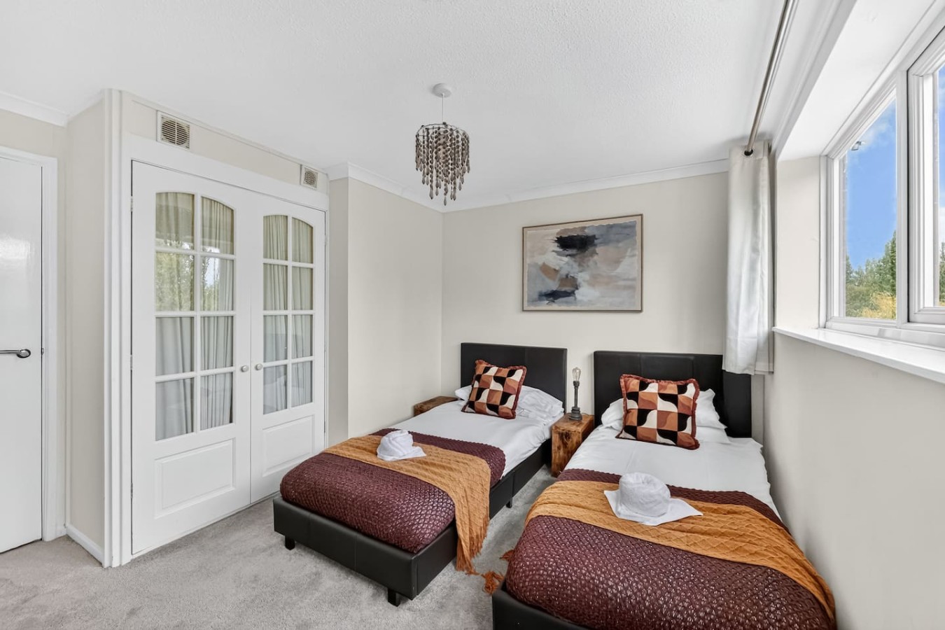 Waterside House • Close to City Centre • Sleeps 6 • Driveway Parking • Smart TVs in Bedrooms • Fast Wifi • Work Desk • Self-Check-In in 99 Waterside - Property image 16 - VivreStays