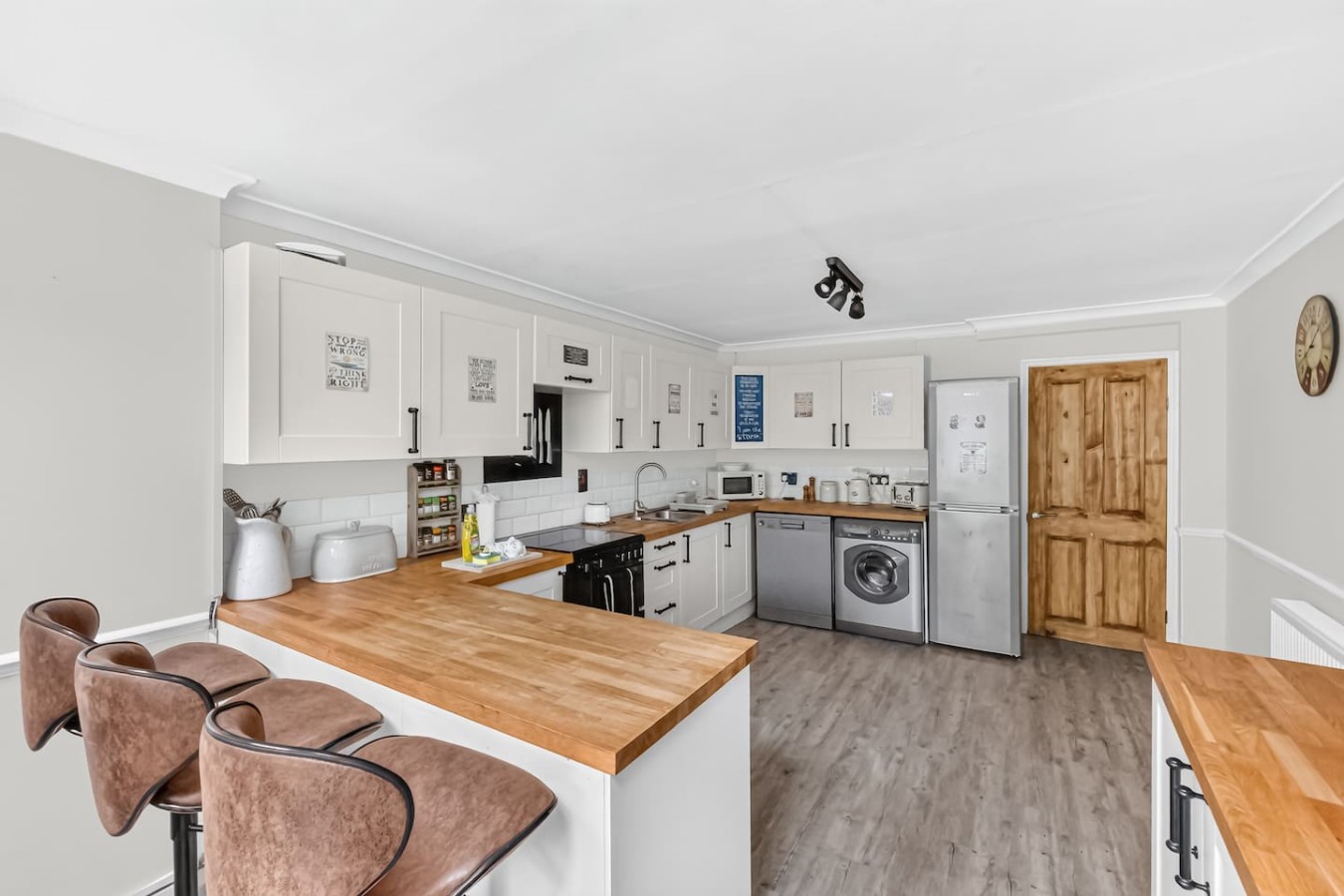 Waterside House • Close to City Centre • Sleeps 6 • Driveway Parking • Smart TVs in Bedrooms • Fast Wifi • Work Desk • Self-Check-In in 99 Waterside - Property image 27 - VivreStays