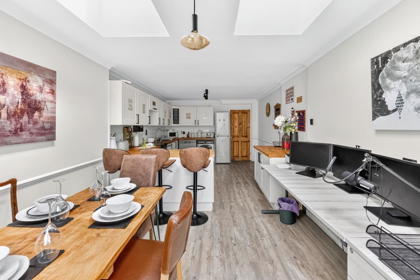 Waterside House • Close to City Centre • Sleeps 6 • Driveway Parking • Smart TVs in Bedrooms • Fast Wifi • Work Desk • Self-Check-In in 99 Waterside - Property image 28 - VivreStays