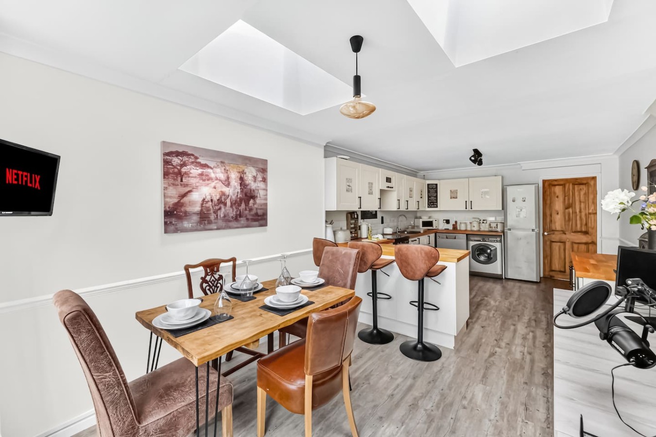 Waterside House • Close to City Centre • Sleeps 6 • Driveway Parking • Smart TVs in Bedrooms • Fast Wifi • Work Desk • Self-Check-In in 99 Waterside - Property image 26 - VivreStays