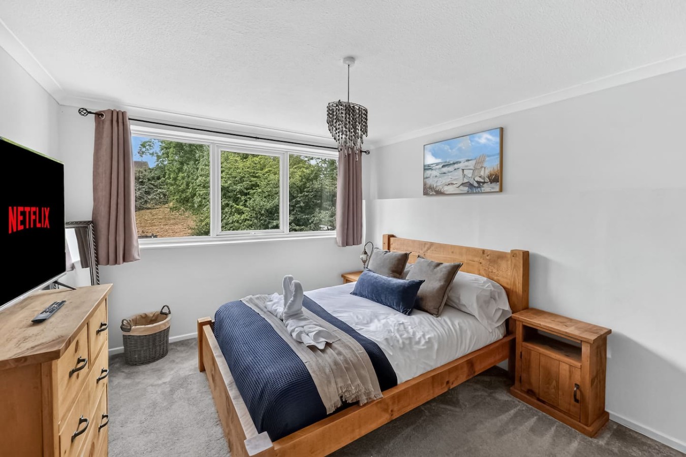 Waterside House • Close to City Centre • Sleeps 6 • Driveway Parking • Smart TVs in Bedrooms • Fast Wifi • Work Desk • Self-Check-In in 99 Waterside - Property image 2 - VivreStays