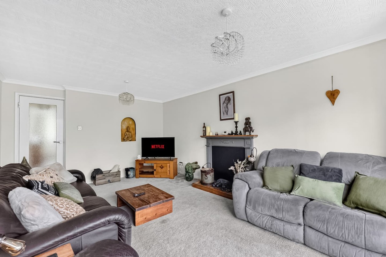 Waterside House • Close to City Centre • Sleeps 6 • Driveway Parking • Smart TVs in Bedrooms • Fast Wifi • Work Desk • Self-Check-In in 99 Waterside - Property image 21 - VivreStays