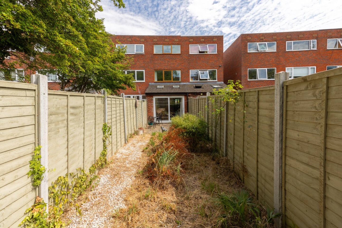 Waterside House • Close to City Centre • Sleeps 6 • Driveway Parking • Smart TVs in Bedrooms • Fast Wifi • Work Desk • Self-Check-In in 99 Waterside - Property image 31 - VivreStays