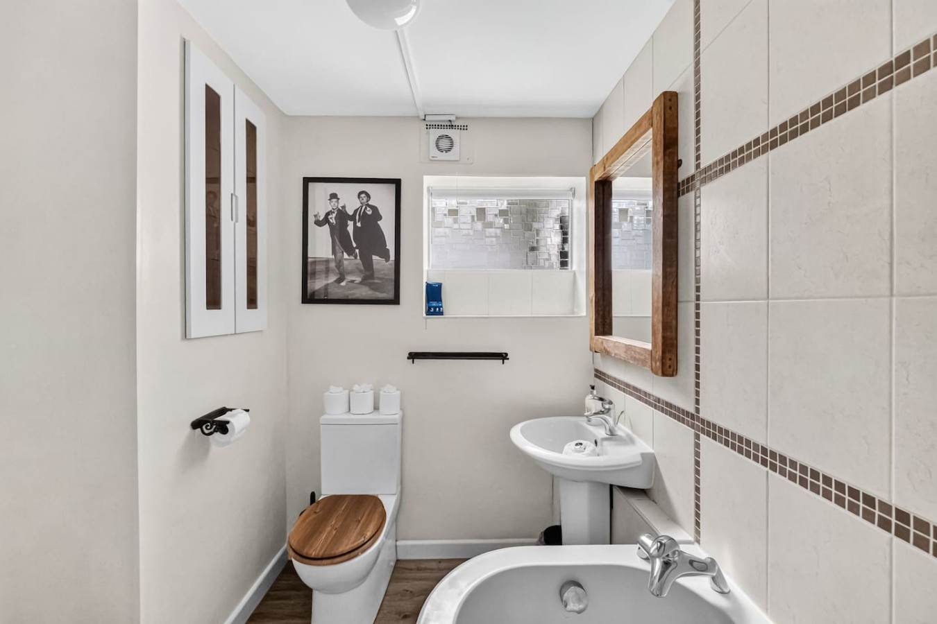 Waterside House • Close to City Centre • Sleeps 6 • Driveway Parking • Smart TVs in Bedrooms • Fast Wifi • Work Desk • Self-Check-In in 99 Waterside - Property image 8 - VivreStays