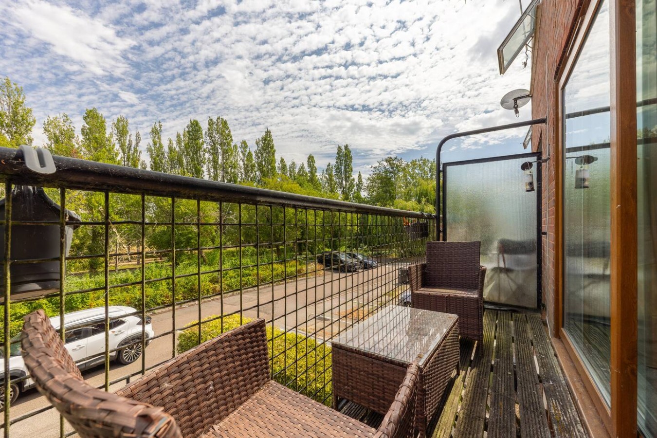 Waterside House • Close to City Centre • Sleeps 6 • Driveway Parking • Smart TVs in Bedrooms • Fast Wifi • Work Desk • Self-Check-In in 99 Waterside - Property image 19 - VivreStays
