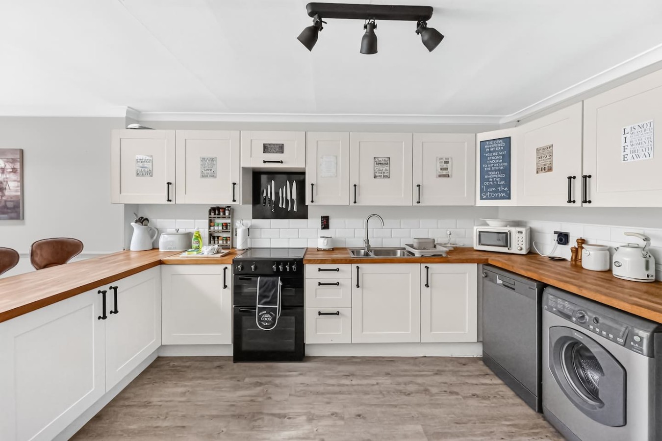 Waterside House • Close to City Centre • Sleeps 6 • Driveway Parking • Smart TVs in Bedrooms • Fast Wifi • Work Desk • Self-Check-In in 99 Waterside - Property image 23 - VivreStays