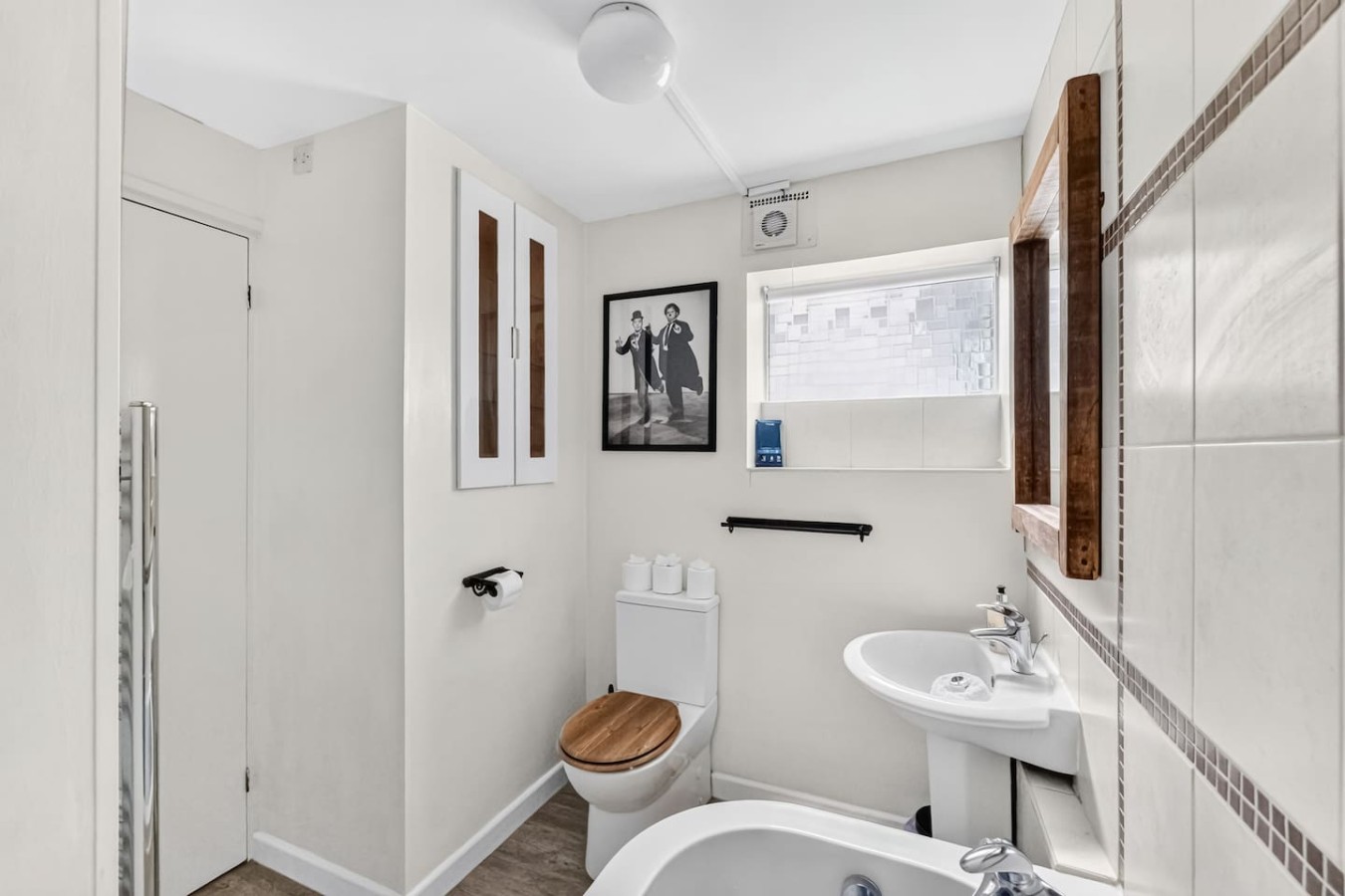 Waterside House • Close to City Centre • Sleeps 6 • Driveway Parking • Smart TVs in Bedrooms • Fast Wifi • Work Desk • Self-Check-In in 99 Waterside - Property image 9 - VivreStays