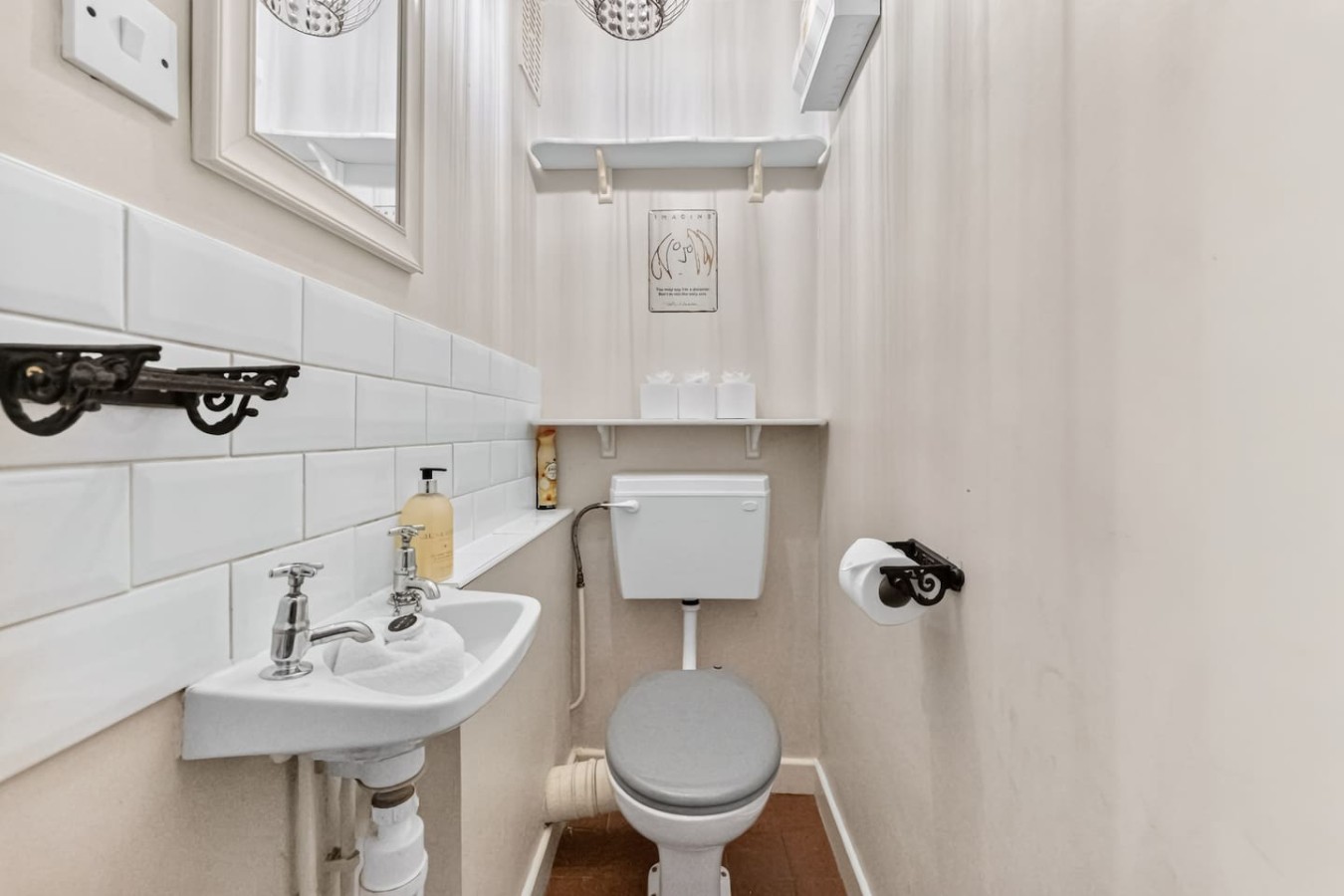 Waterside House • Close to City Centre • Sleeps 6 • Driveway Parking • Smart TVs in Bedrooms • Fast Wifi • Work Desk • Self-Check-In in 99 Waterside - Property image 32 - VivreStays