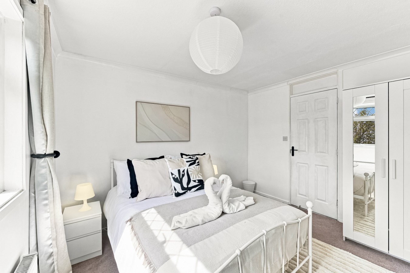 Arbour House • Sleeps 5 • Free Parking • Spacious Garden • Fast Wifi • Smart TV • Self-Check-In in 2 Arbour View Court - Property image 3 - VivreStays