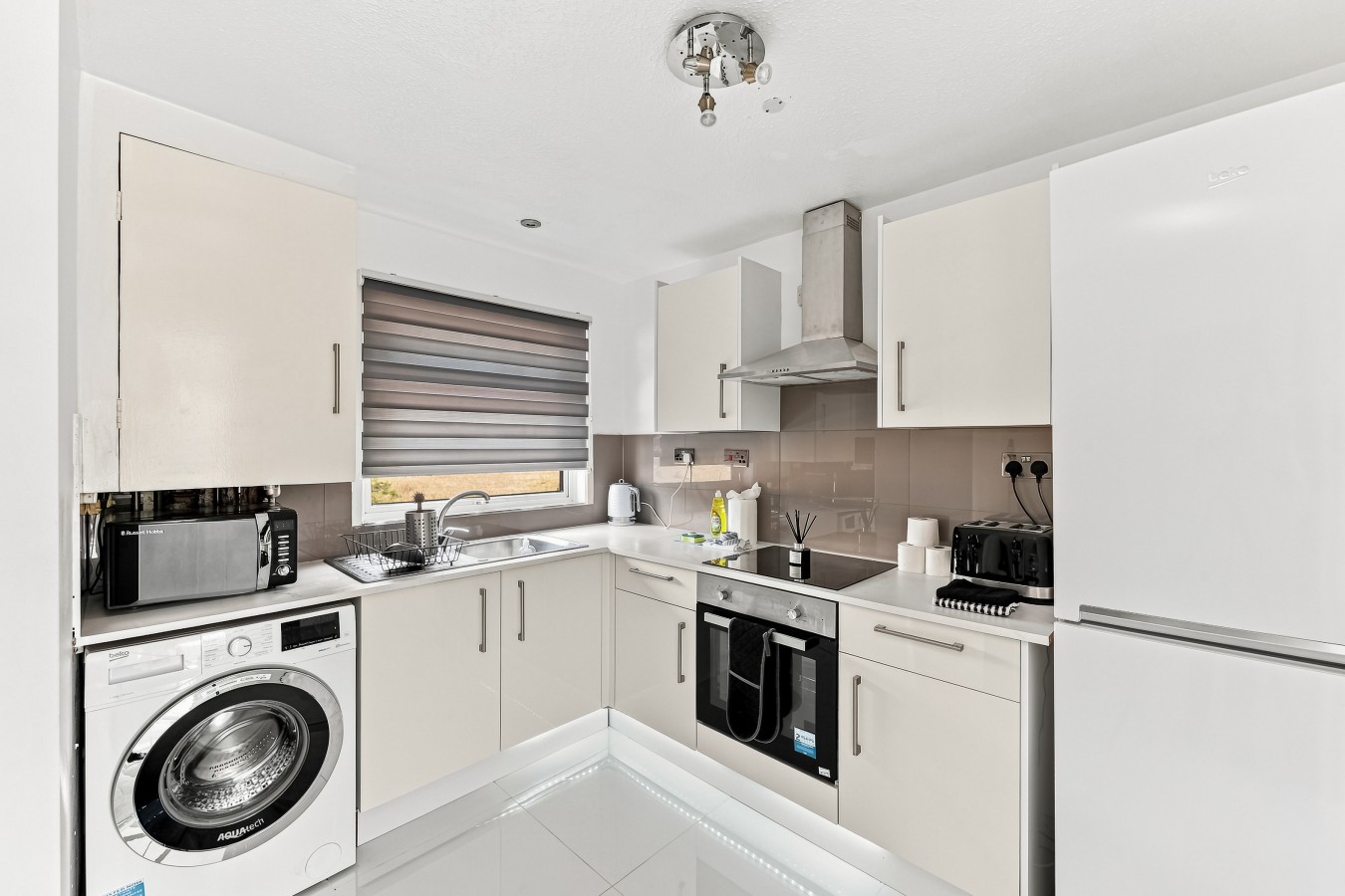 Arbour House • Sleeps 5 • Free Parking • Spacious Garden • Fast Wifi • Smart TV • Self-Check-In in 2 Arbour View Court - Property image 15 - VivreStays